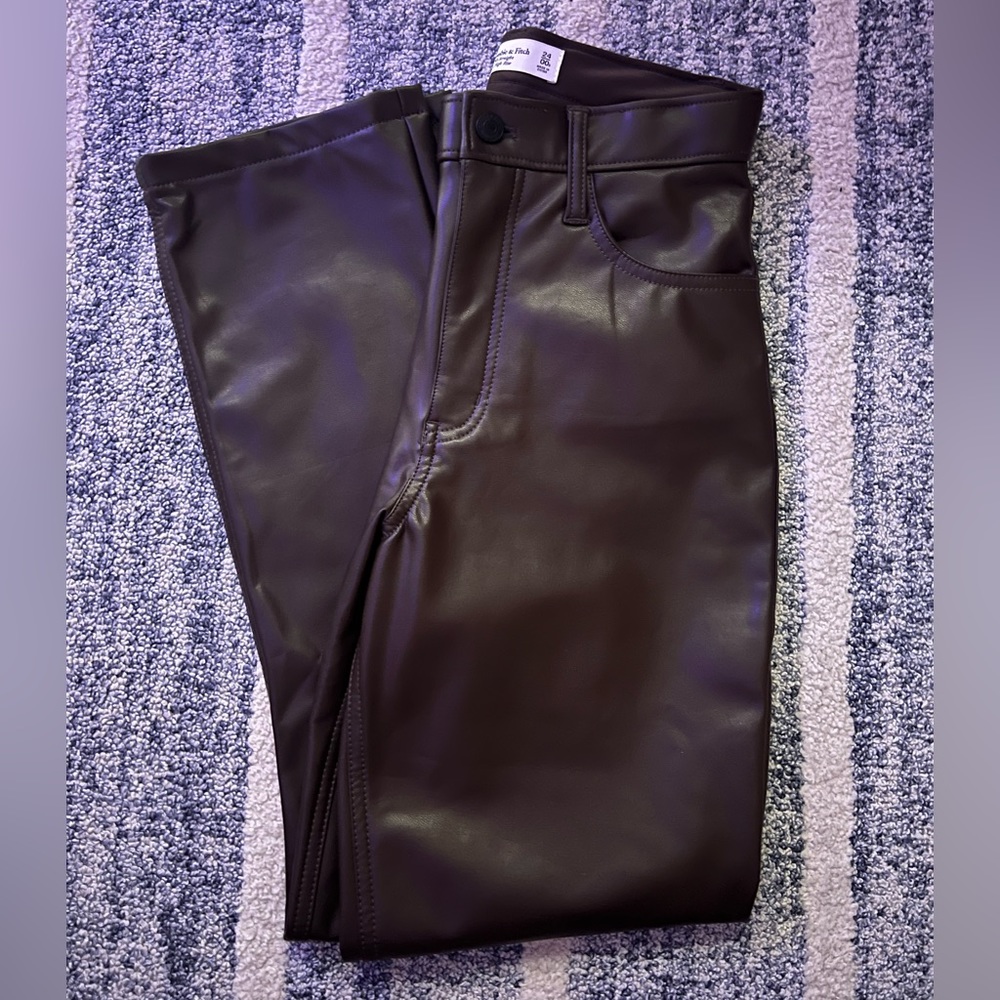 A&F Curve Love Vegan Leather 90s Relaxed Pant